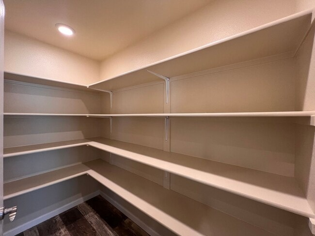 Building Photo - ~~Newer 3 BEDROOM Fernley Home~~