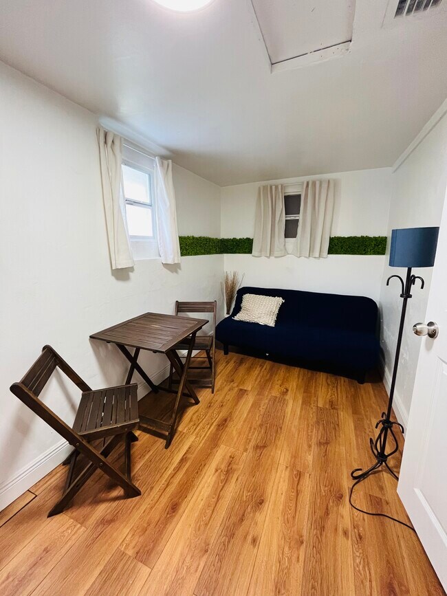 Breakfast Nook - 1465 NW 111th St