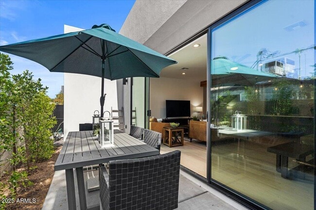 Building Photo - 220 W Monterosa St