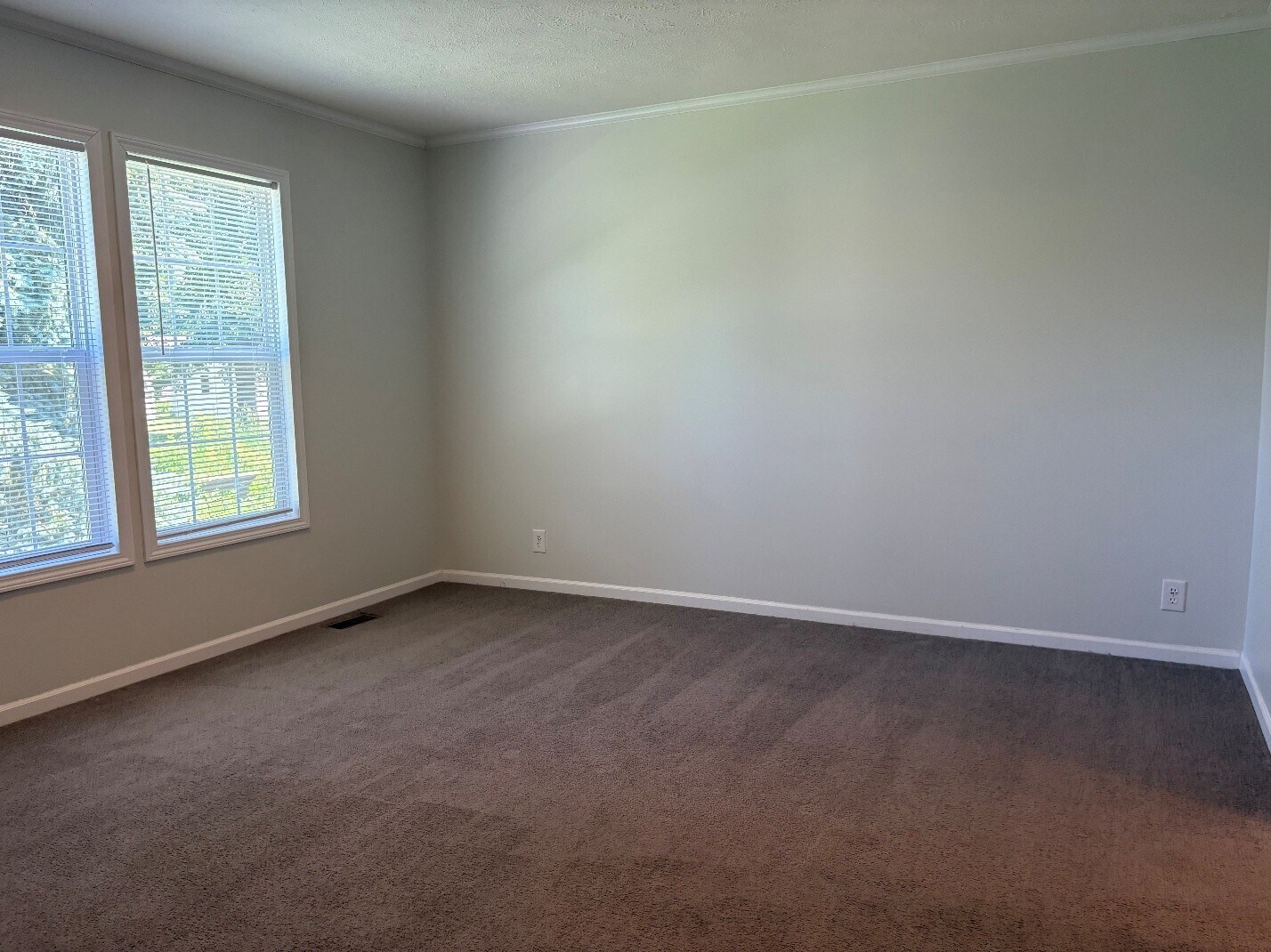 Building Photo - 327 Green Park Cir