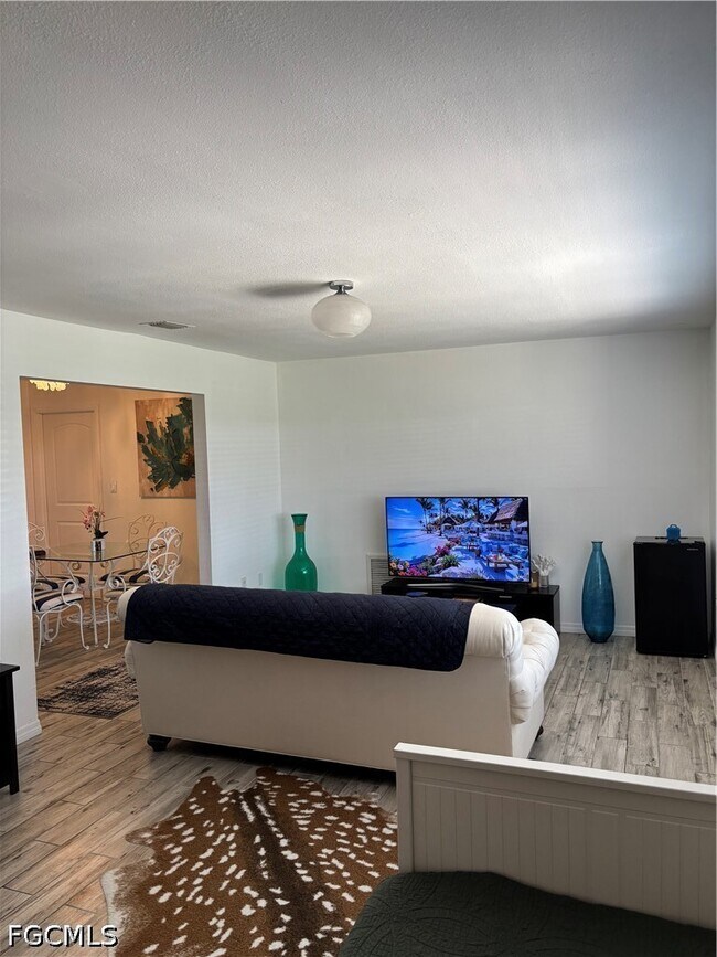 Building Photo - 879 Lake McGregor Dr