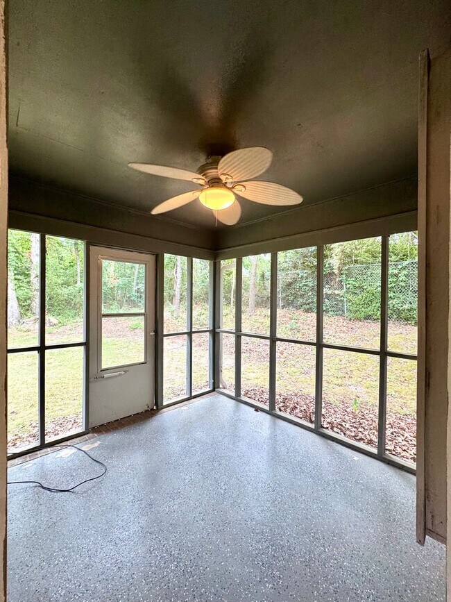 Building Photo - Your Private Retreat 3 Bedroom 2 Bath RentalAwaits!