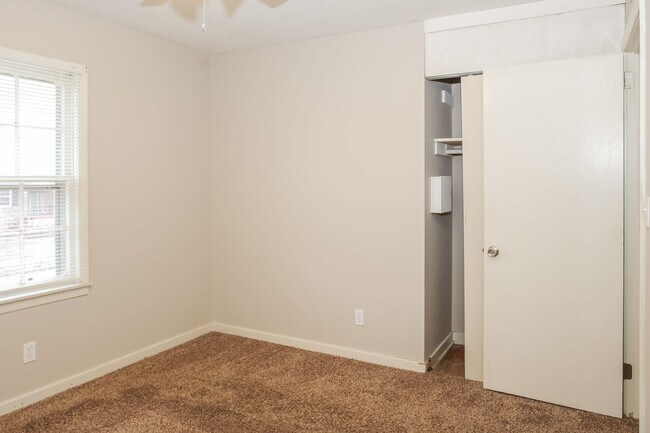 Building Photo - 3206 Bayless Dr SW