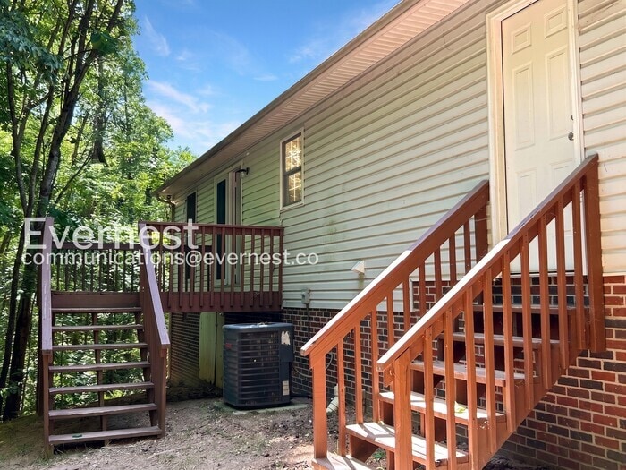 Building Photo - 119 Creek Branch Dr