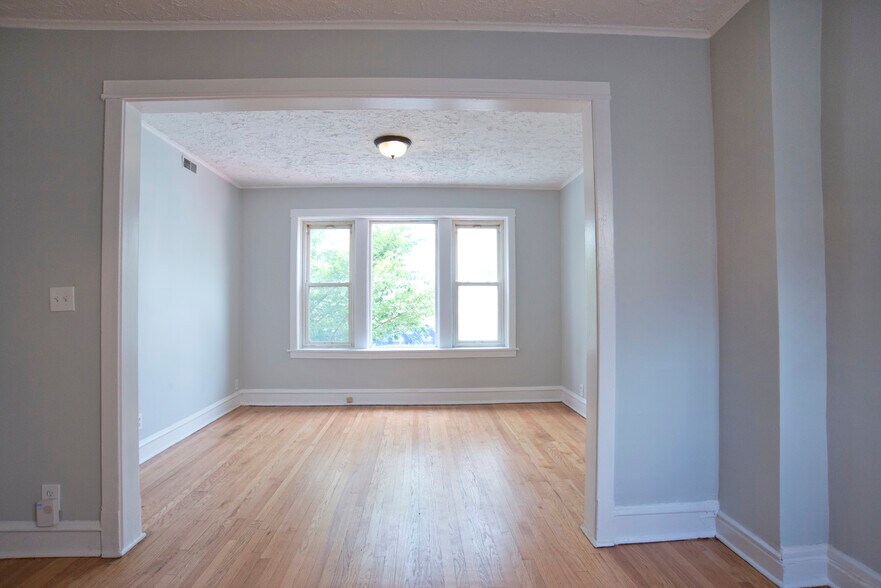 Building Photo - 3921 N Lincoln Ave