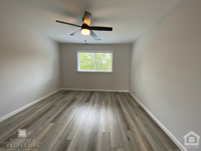 Building Photo - 2BD/2BA Upstairs Duplex with Garage