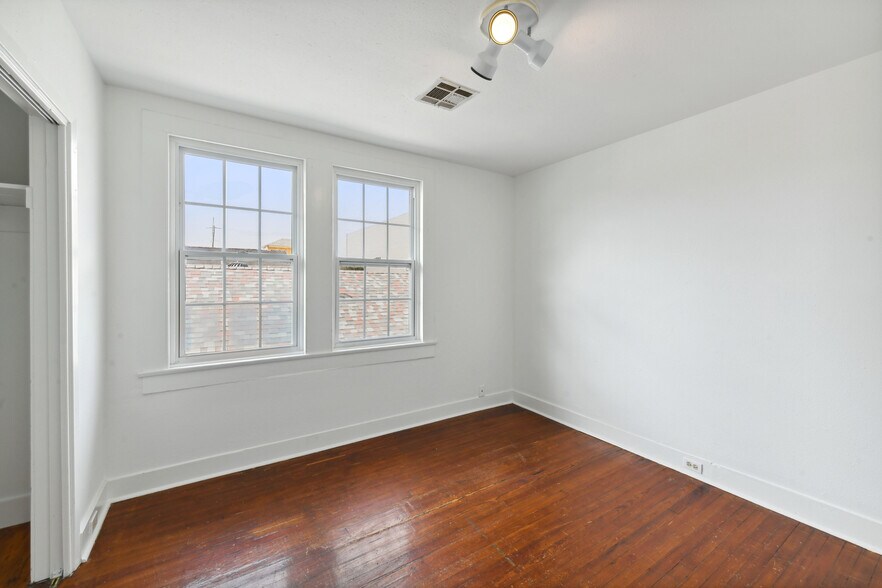 Building Photo - 2526 Jena St