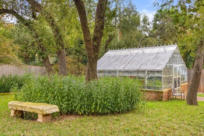 Building Photo - 4 Rock Way Cove