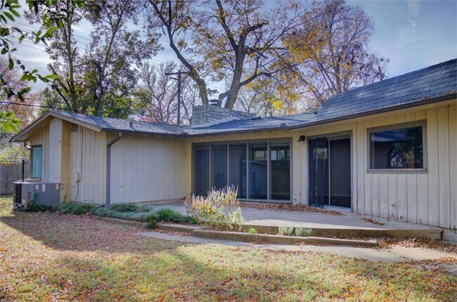 Building Photo - Beautiful Ranch-Style Rental in Marion Gar...