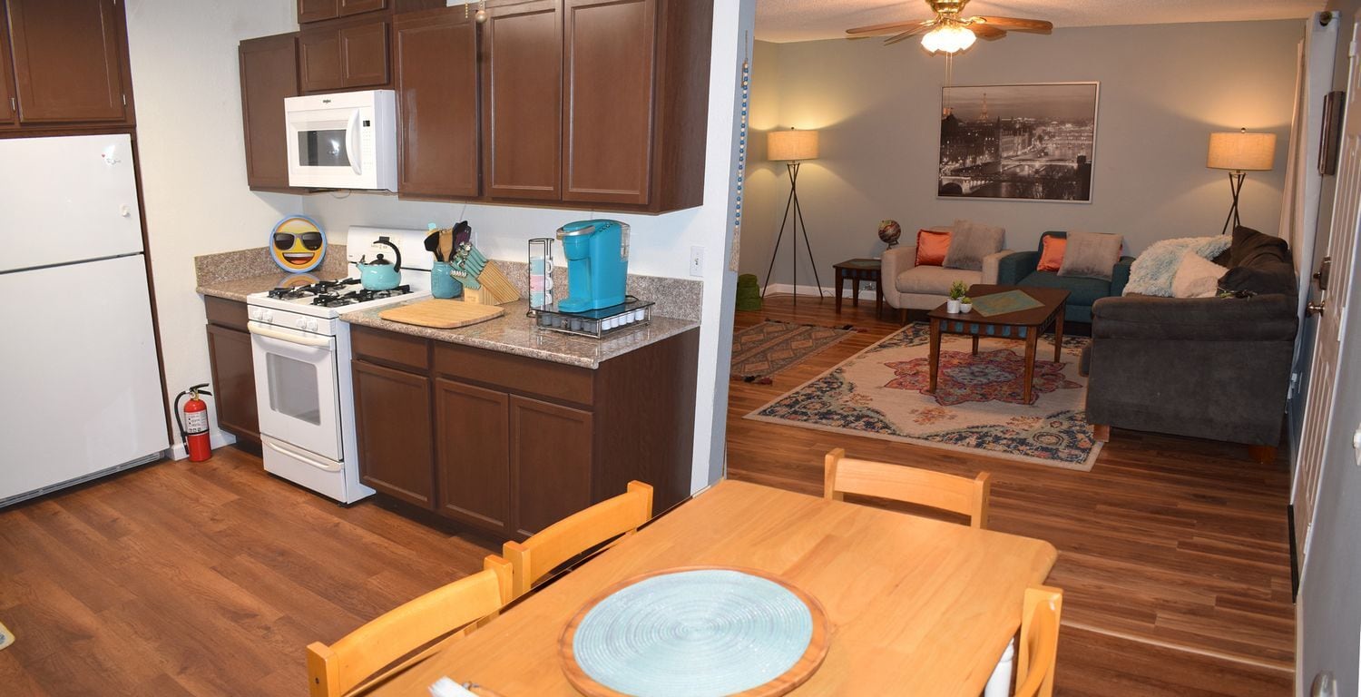 Building Photo - 6577 Desert Queen Ave