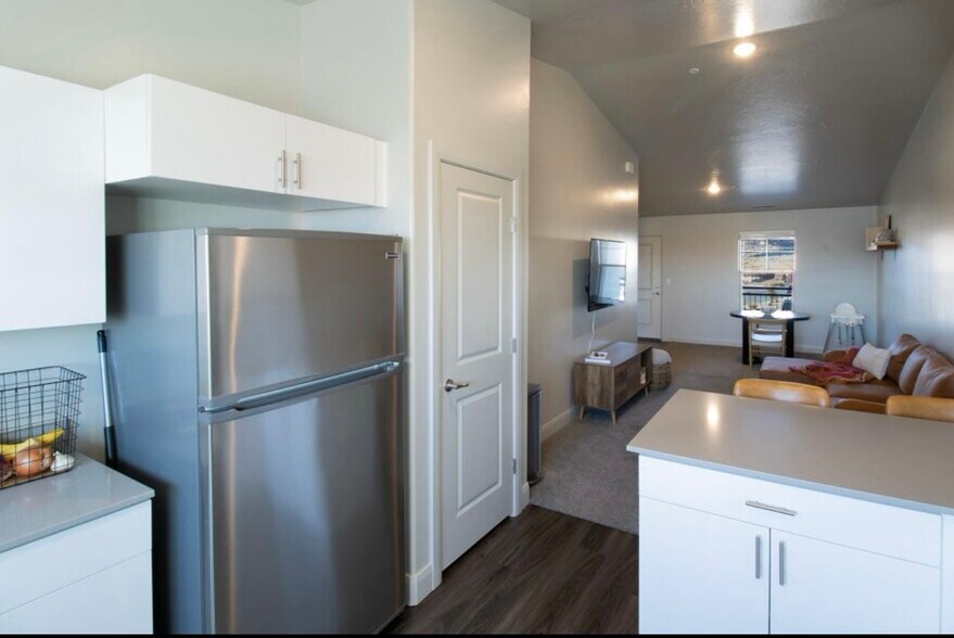 Building Photo - 128 N Lone Rock Dr