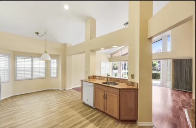 Building Photo - 384 Pindo Palm Dr