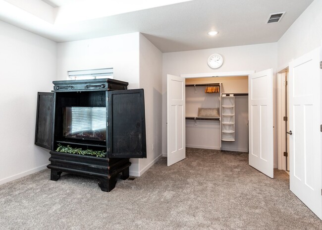 Building Photo - Serene, Peaceful Retreat nestled up to Mt Open Space