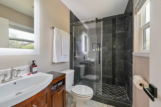 Building Photo - 1409 Clement Ct