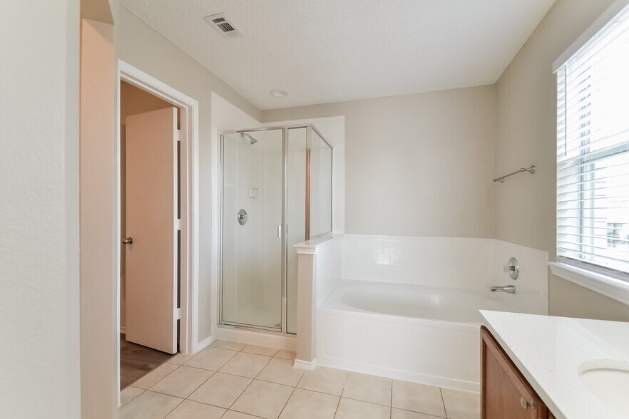 Building Photo - 4300 Sonoma Dr