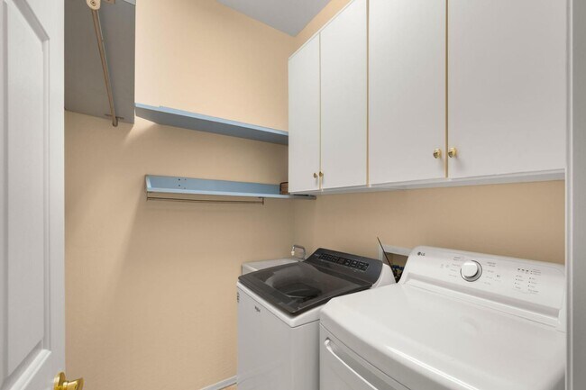 Building Photo - 7798 E Buteo Dr