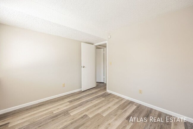 Building Photo - 3310 Cochran Dr