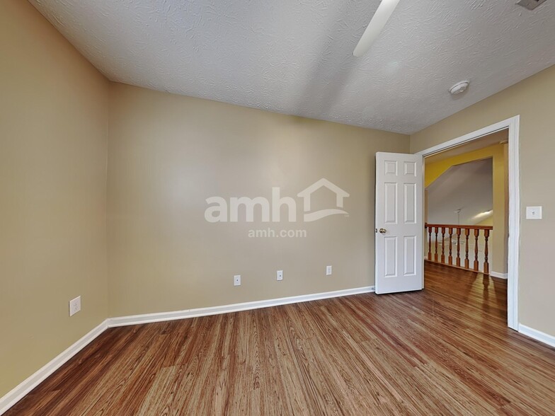 Building Photo - 2145 Blanton Dr