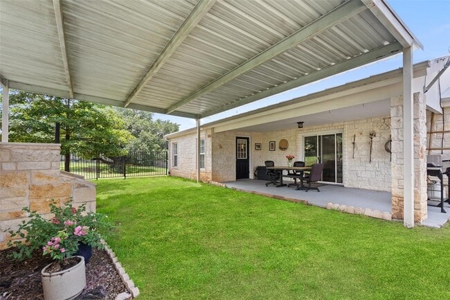 Building Photo - 151 Uplift