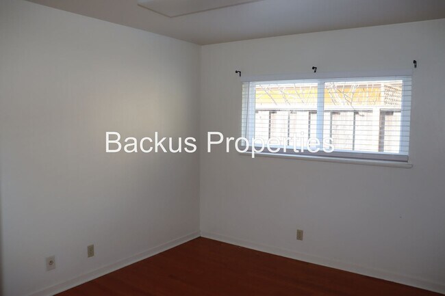 Building Photo - Wonderful three bedroom home in Monterey Park area of South Salinas