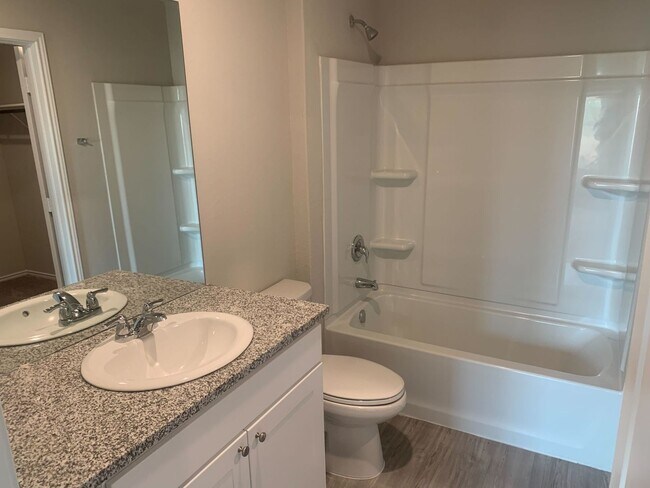 Building Photo - *MOVE IN SPECIAL* Comfortable Living with Open Kitchen & Fenced Yard!