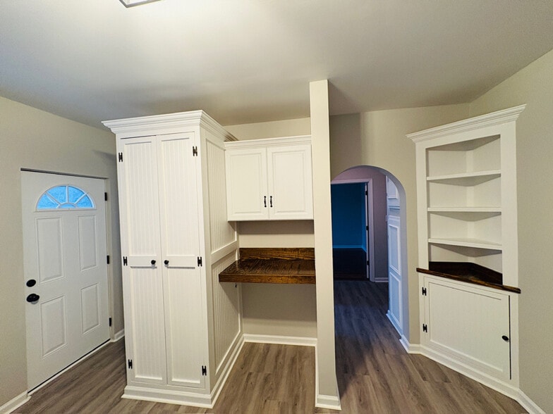 Building Photo - 703 31st Ave E