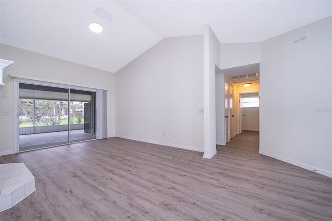 Building Photo - 2425 Rolling Broak Dr