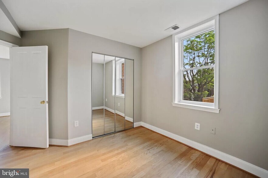 bedroom - 1731 Willard St NW