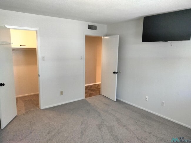 Building Photo - 1408 Colonial Pkwy