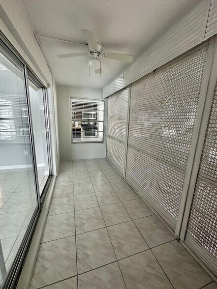 Building Photo - 4158 Inverrary Dr