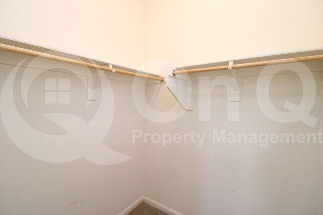 Building Photo - 3080 S Jasmine Dr