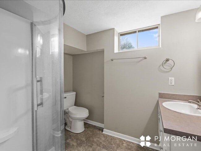 Building Photo - Millard Rental Ready to Impress!