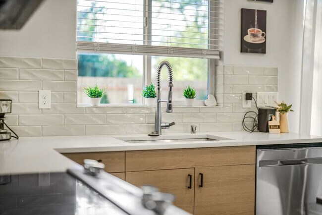 Building Photo - 15206 NE 96th St