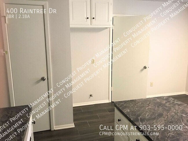 Building Photo - 400 Raintree Dr