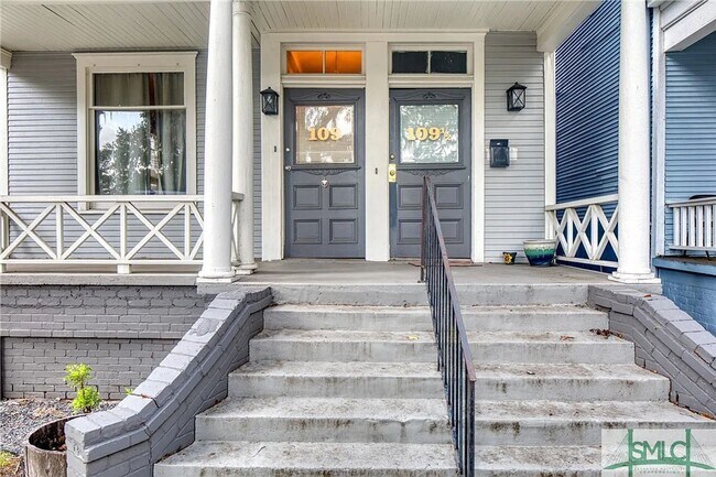 Building Photo - 3 BED | 1 BATH | BACK PORCH | DOWNTOWN