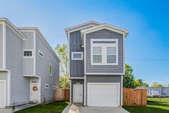 Building Photo - 18835 Luminescent Ln