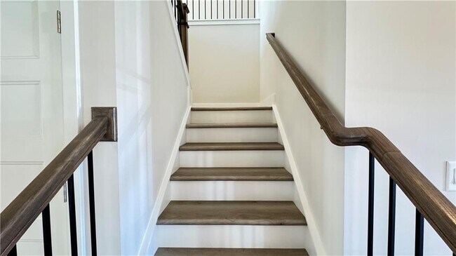 Building Photo - 5401 Bancroft Ln