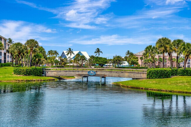 Building Photo - 353 S US Hwy 1