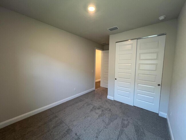 Building Photo - 6305 Cloverdale Ave