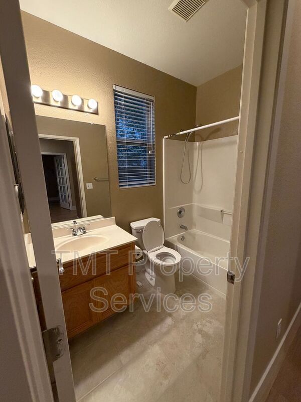 Building Photo - 3424 Babson Dr