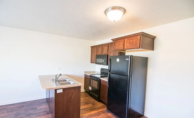 Building Photo - 795 E 500 S