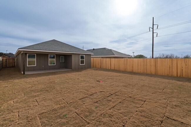 Building Photo - Stylish 3/2 Home with Open Concept Living — 15 Min to Stargate
