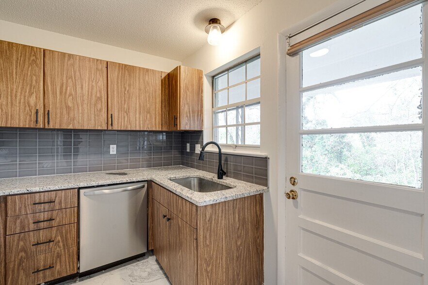 Building Photo - 2845 Dayton Blvd