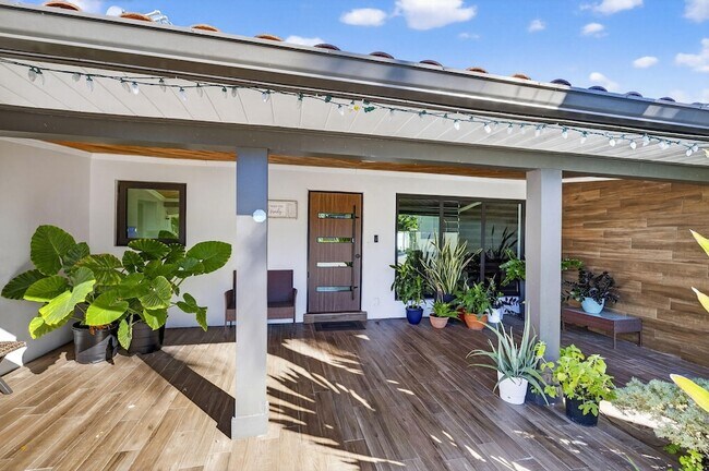 Building Photo - 2601 NE 8th Ct