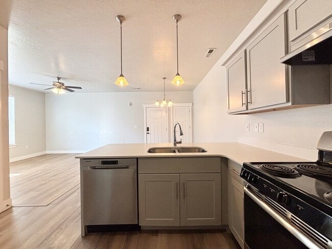 Building Photo - 13084 S Tortola Dr