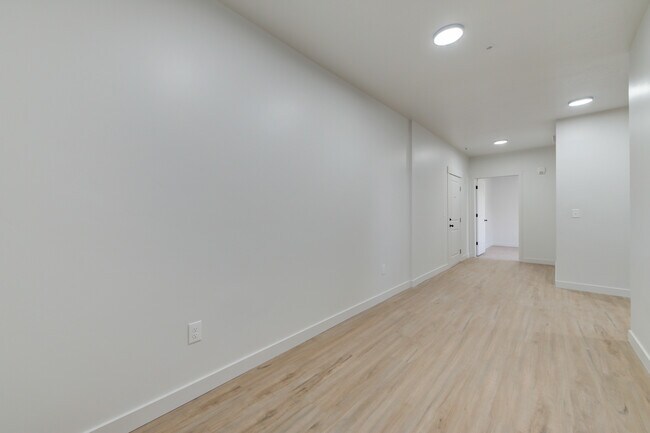 Building Photo - 404 E 5600 S