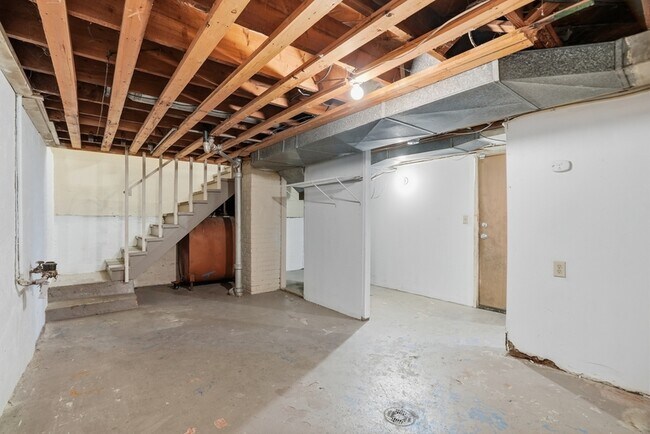 Building Photo - 1503 South Southeast Boulevard