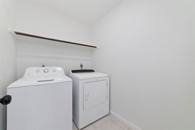 Building Photo - 16026 Autumn Falls Ln