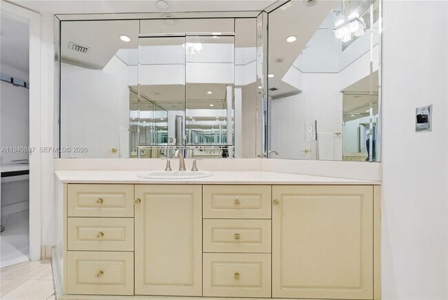 Building Photo - 1000 W Island Blvd