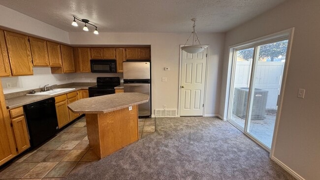 Building Photo - 3 Bedroom 2.5 Bath in West Jordan!